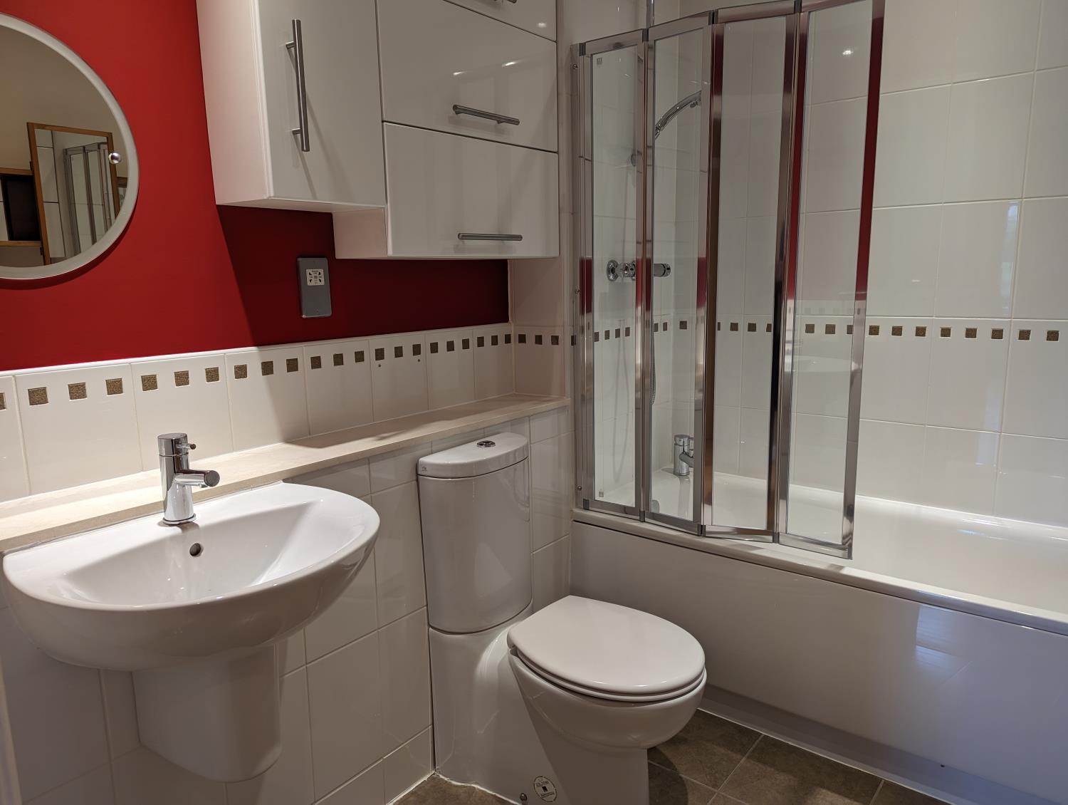 Main bathroom 2