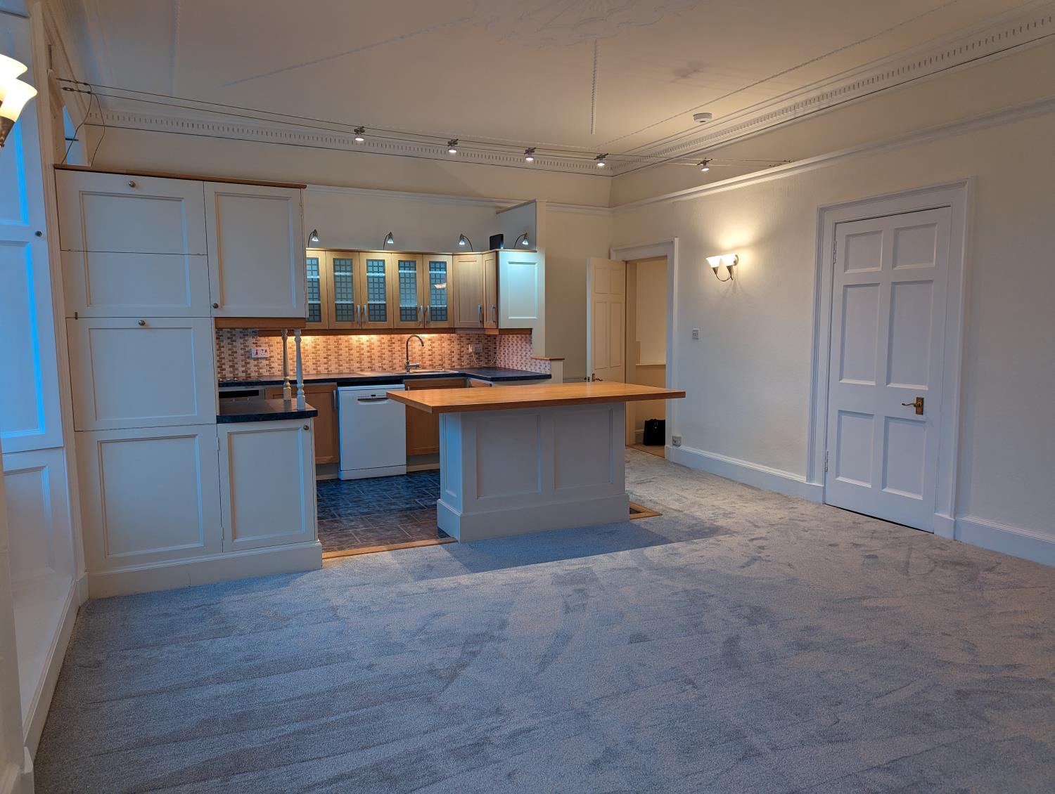 Lounge Kitchen 
