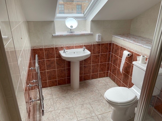 Showerroom 1