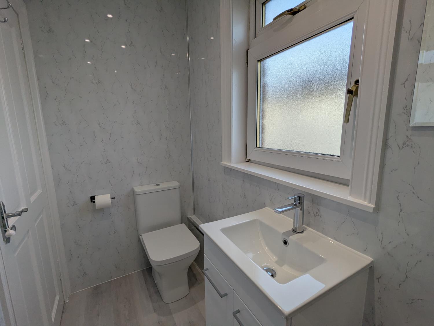 Shower room 2